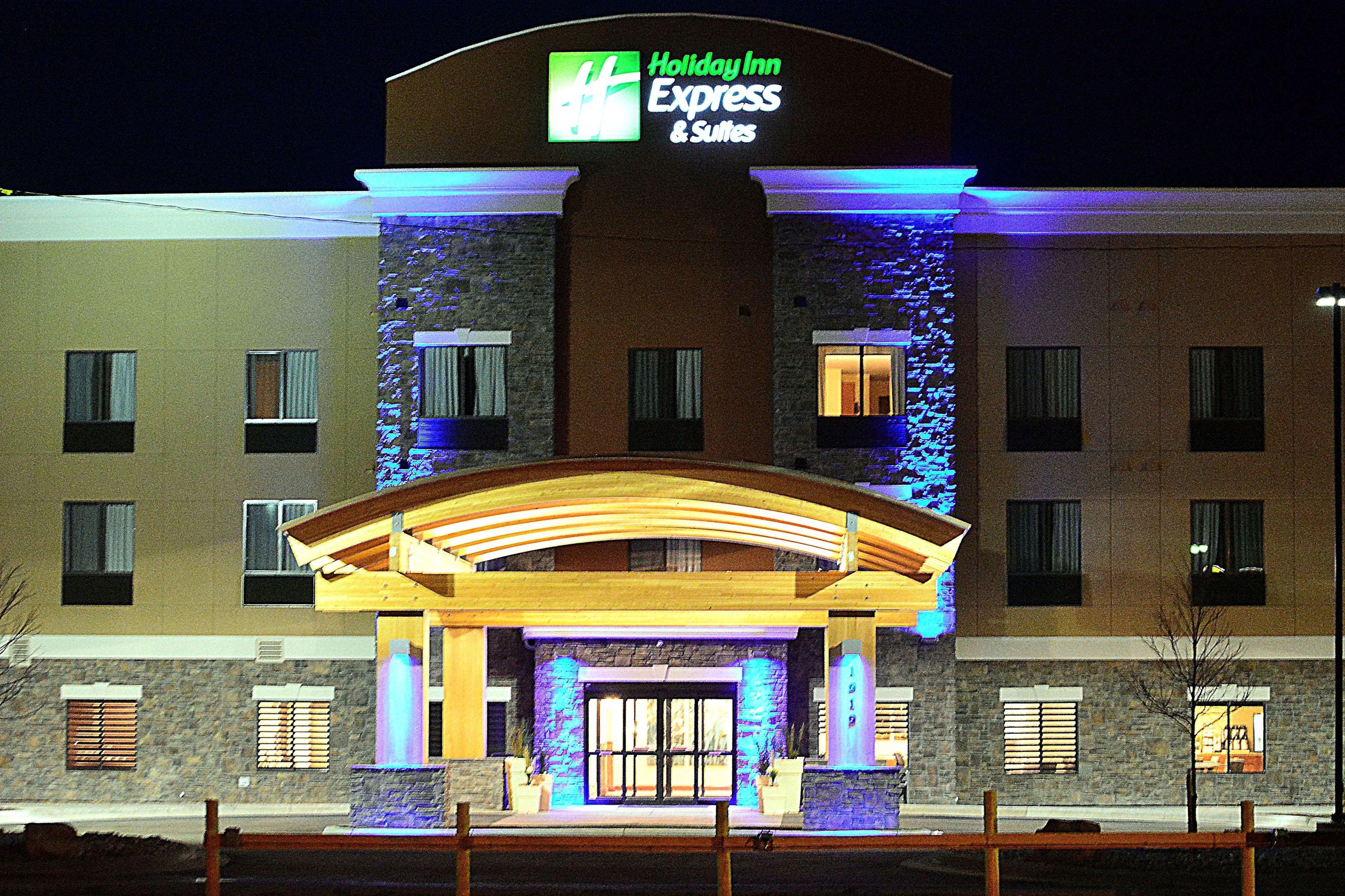 Holiday Inn Express & Suites Glendive By Ihg Exterior photo