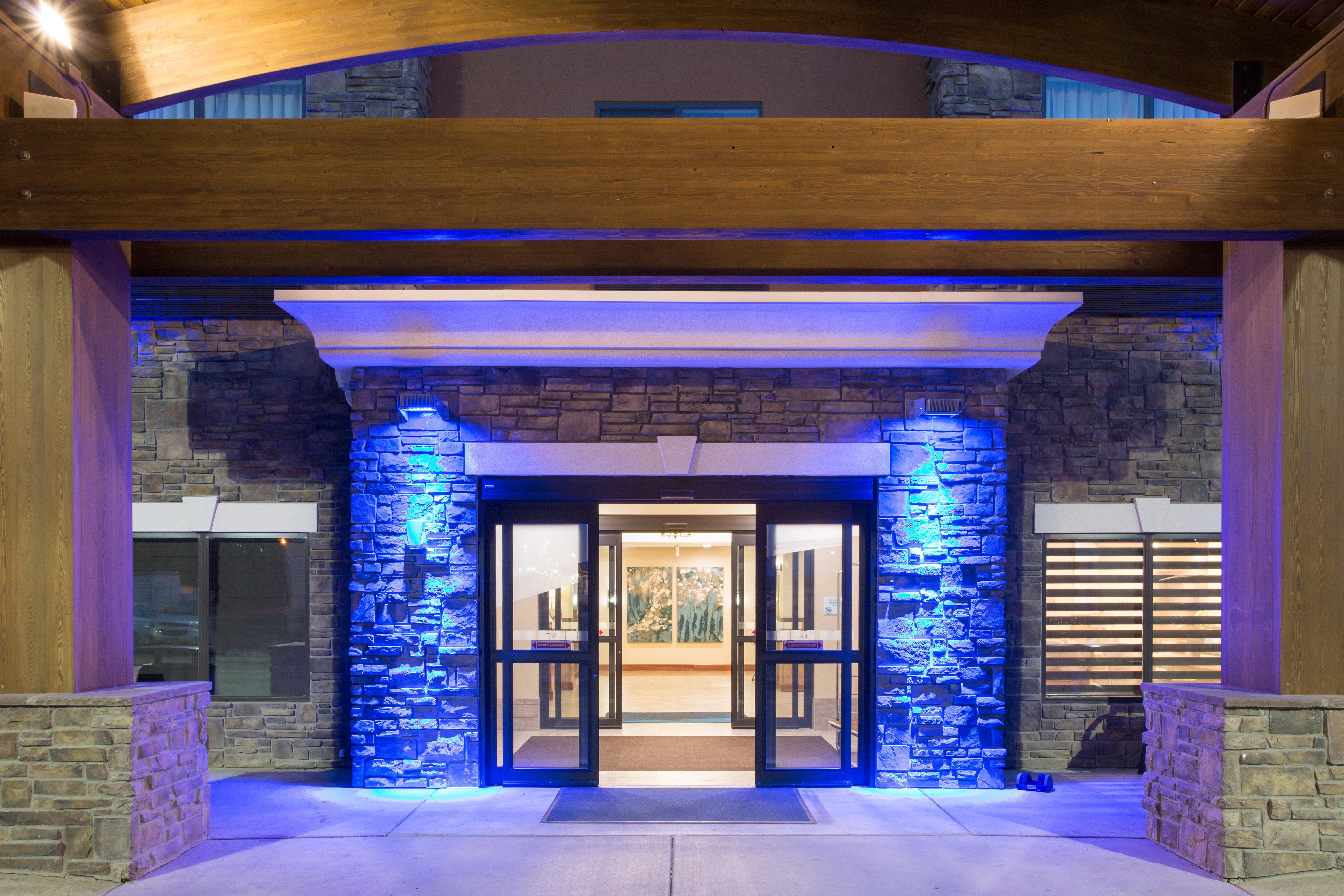 Holiday Inn Express & Suites Glendive By Ihg Exterior photo