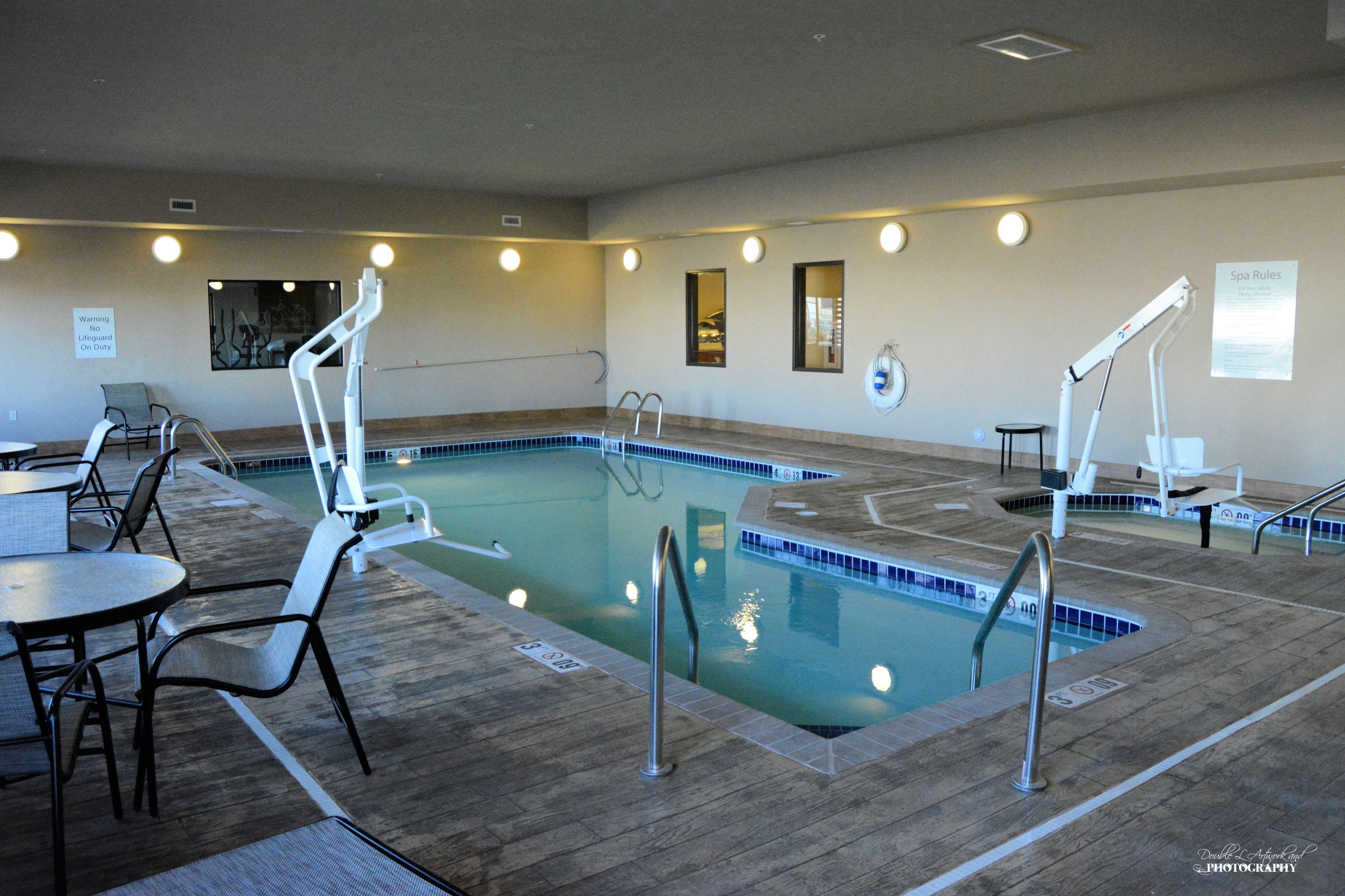 Holiday Inn Express & Suites Glendive By Ihg Exterior photo