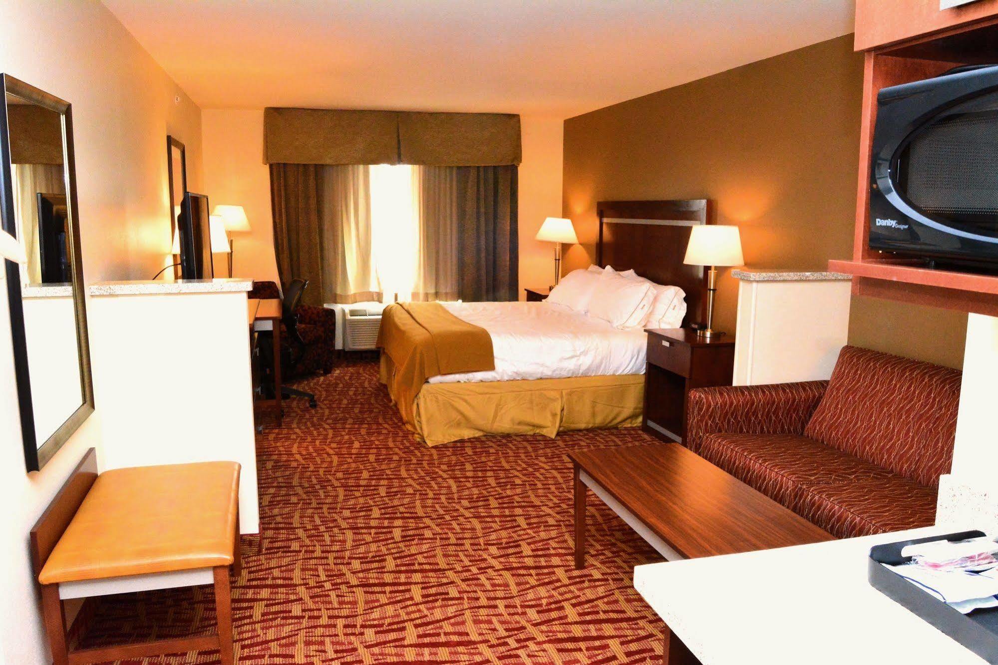 Holiday Inn Express & Suites Glendive By Ihg Exterior photo